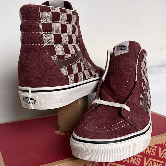 Vans Men’s Sk8-Hi Stitch Checkerboard Bitte
VN000CP97YO
Sneakers - Picture 8 of 16